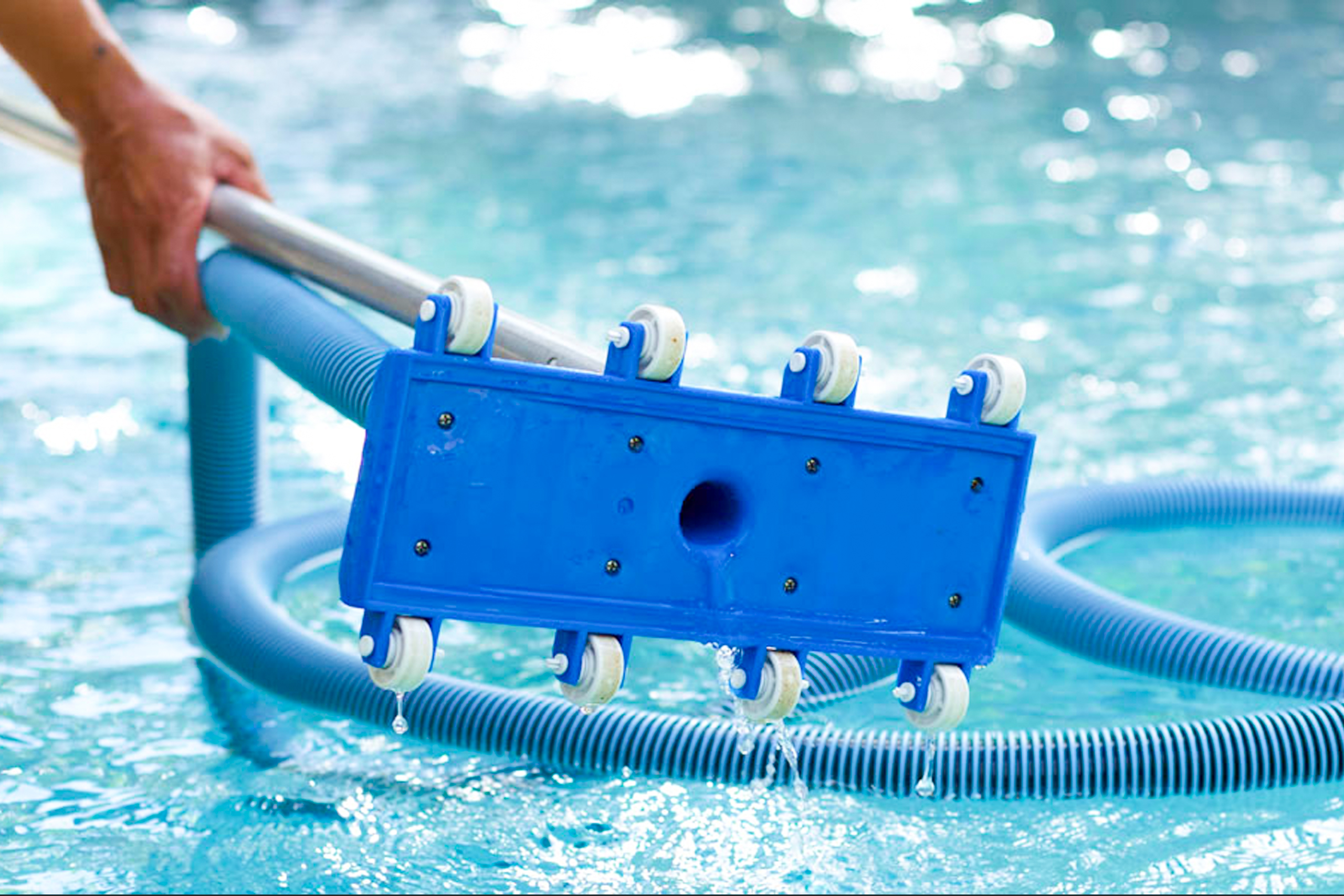 Connaissez-vous les brosses de piscine ?